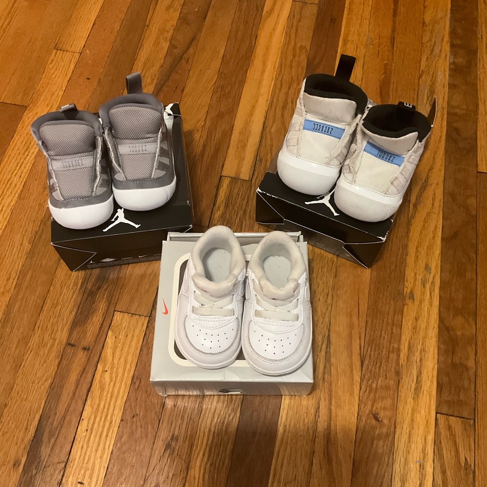 Jordan Kids Sneakers in Gray and White